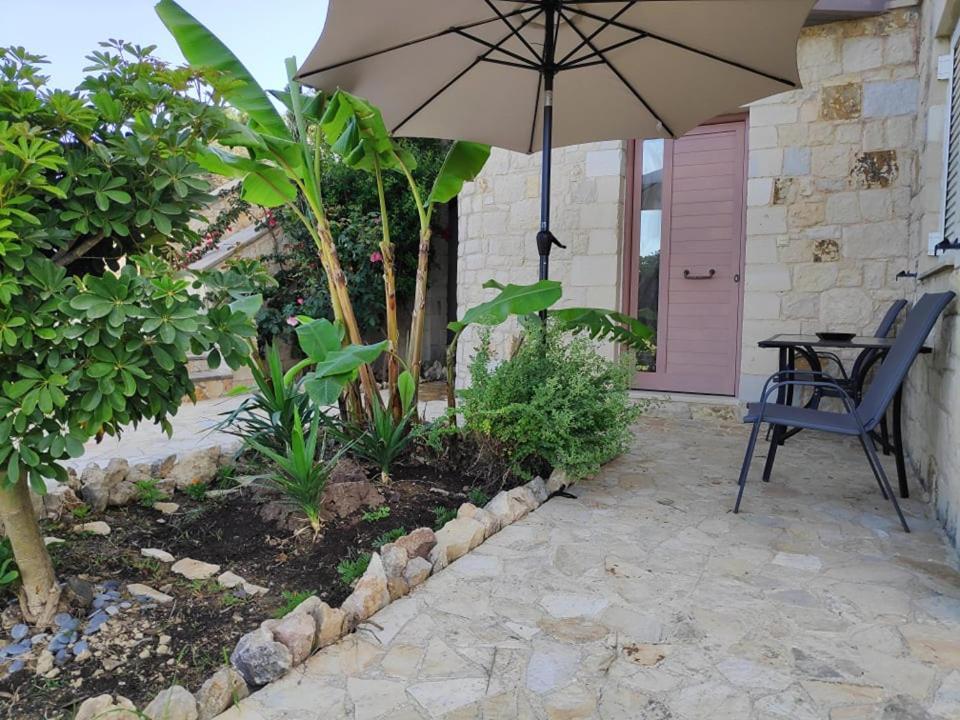 Xenia'S Countryside Guesthouse Agia Marina Exteriör bild